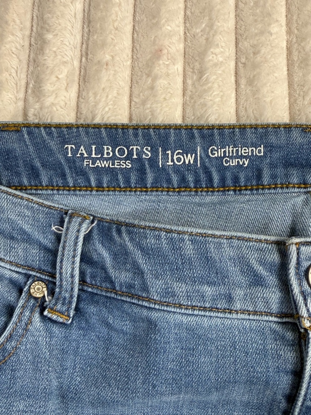 Talbots Flawless Embroidered Curvy Medium Blue Wash Girlfriend Jeans 16W - Picture 4 of 11